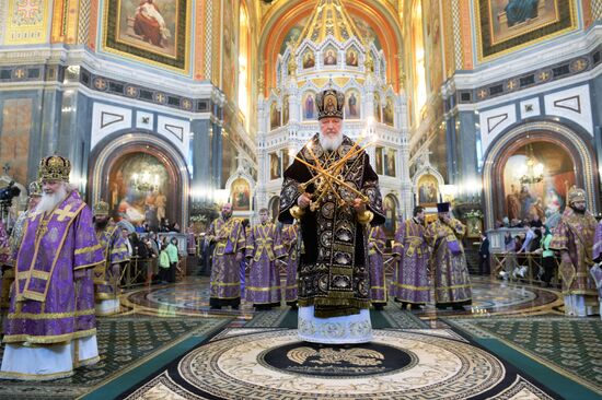 Patriarch holds service at Christ the Savior Cathedral on Maundy Thursday