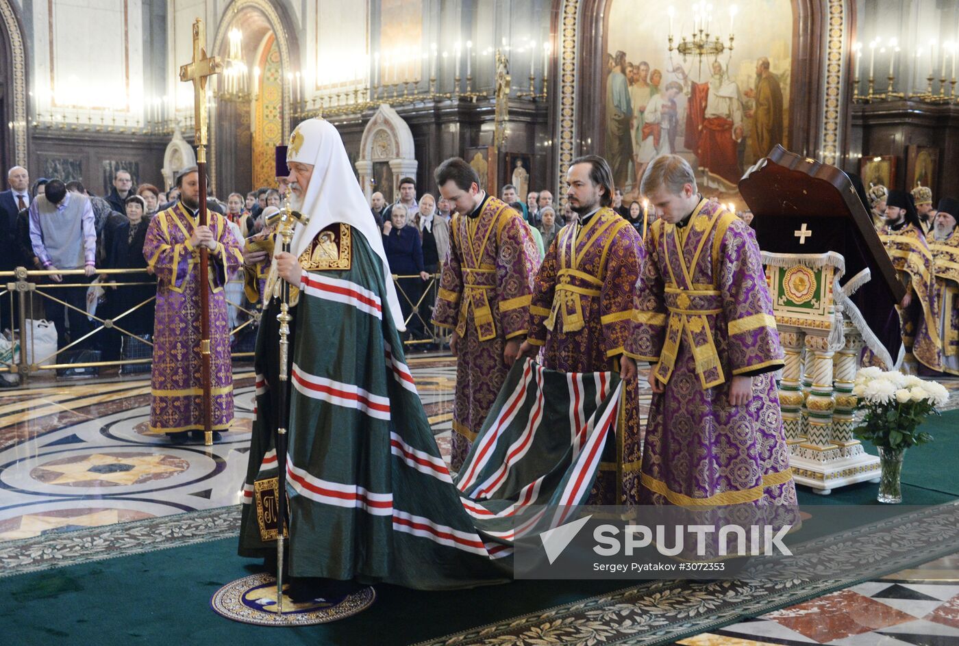Patriarch holds service at Christ the Savior Cathedral on Maundy Thursday