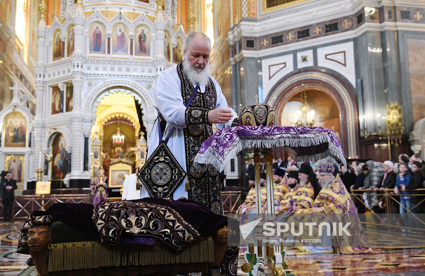 Patriarch holds service at Christ the Savior Cathedral on Maundy Thursday