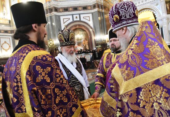 Patriarch holds service at Christ the Savior Cathedral on Maundy Thursday
