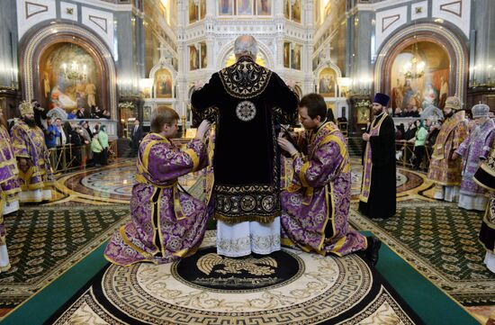 Patriarch holds service at Christ the Savior Cathedral on Maundy Thursday