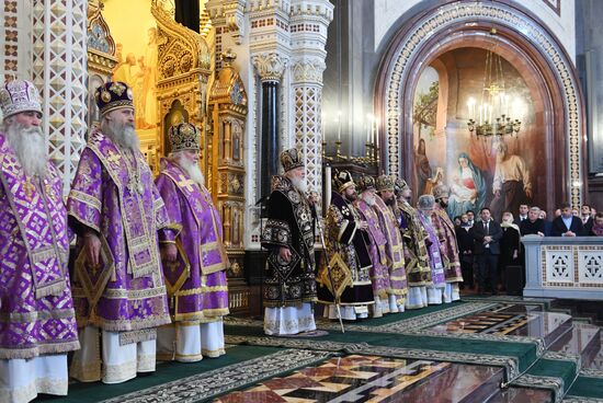 Patriarch holds service at Christ the Savior Cathedral on Maundy Thursday