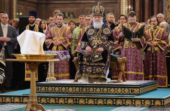 Patriarch holds service at Christ the Savior Cathedral on Maundy Thursday