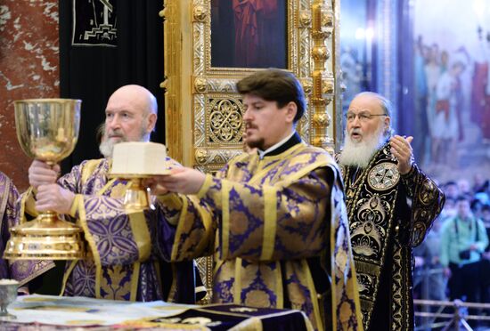 Patriarch holds service at Christ the Savior Cathedral on Maundy Thursday