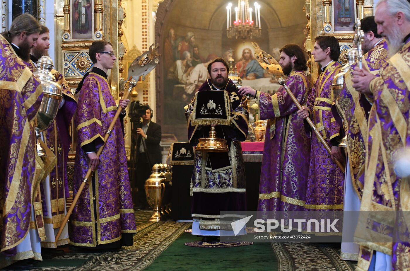 Patriarch holds service at Christ the Savior Cathedral on Maundy Thursday