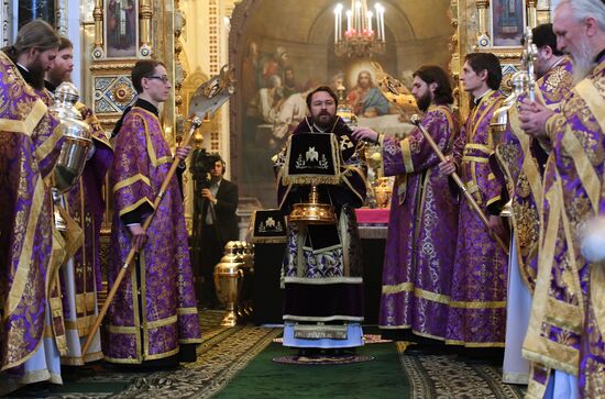 Patriarch holds service at Christ the Savior Cathedral on Maundy Thursday