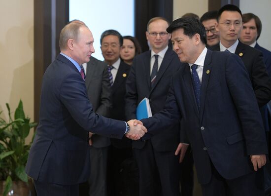 Russian President Vladimir Putin meets with Vice Premier of the People's Republic of China Zhang Gaoli