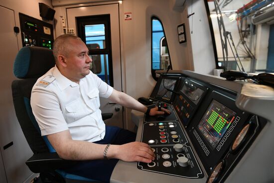 New Moskva trains begin transit on Line Seven
