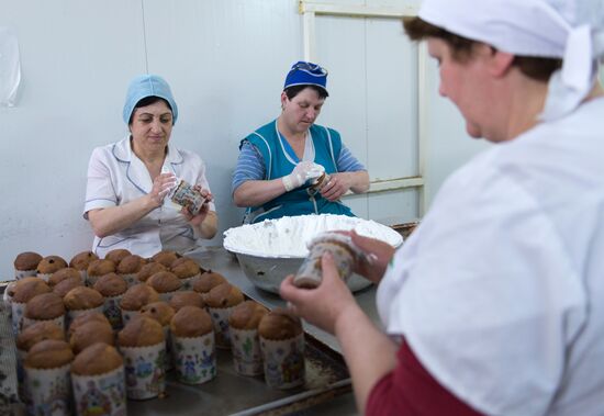Easter cake production in Sochi