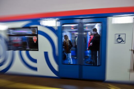 New Moskva trains begin transit on Line Seven
