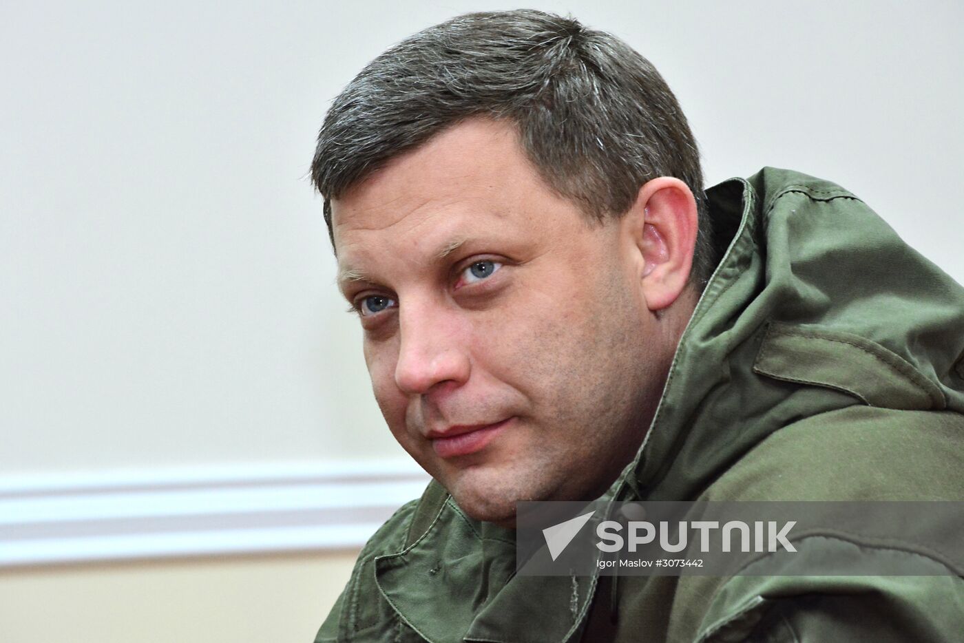 Alexander Zakharchenko holds hotline session with Ukraine residents