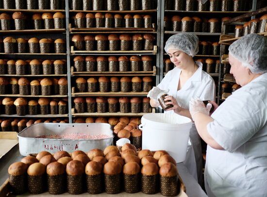 Easter cake production in Krasnodar