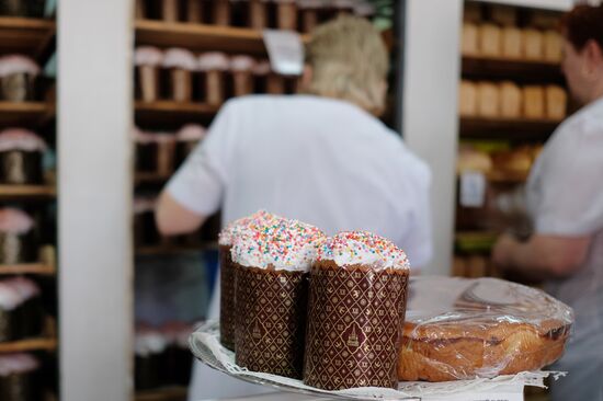 Easter cake production in Krasnodar