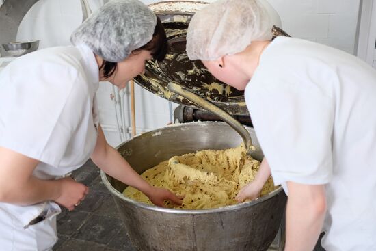 Easter cake production in Krasnodar
