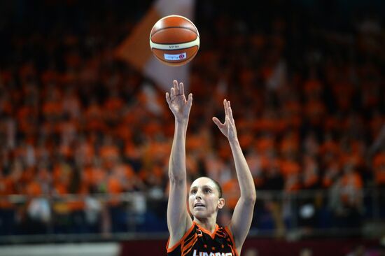 Euroleague Basketball. Women's Final Four. Fenerbahce vs. UMMC