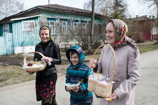 Easter cakes and eggs blessed on Holy Saturday