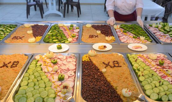 Easter cakes delivered to Russian soldiers in Syria from Moscow