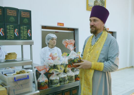 Easter cakes delivered to Russian soldiers in Syria from Moscow