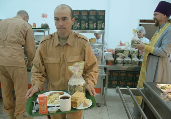Easter cakes delivered to Russian soldiers in Syria from Moscow