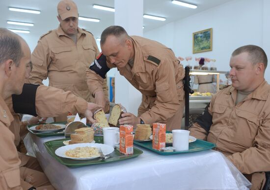 Easter cakes delivered to Russian soldiers in Syria from Moscow