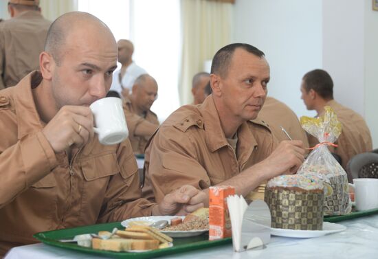 Easter cakes delivered to Russian soldiers in Syria from Moscow