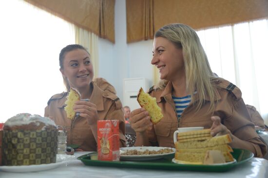 Easter cakes delivered to Russian soldiers in Syria from Moscow