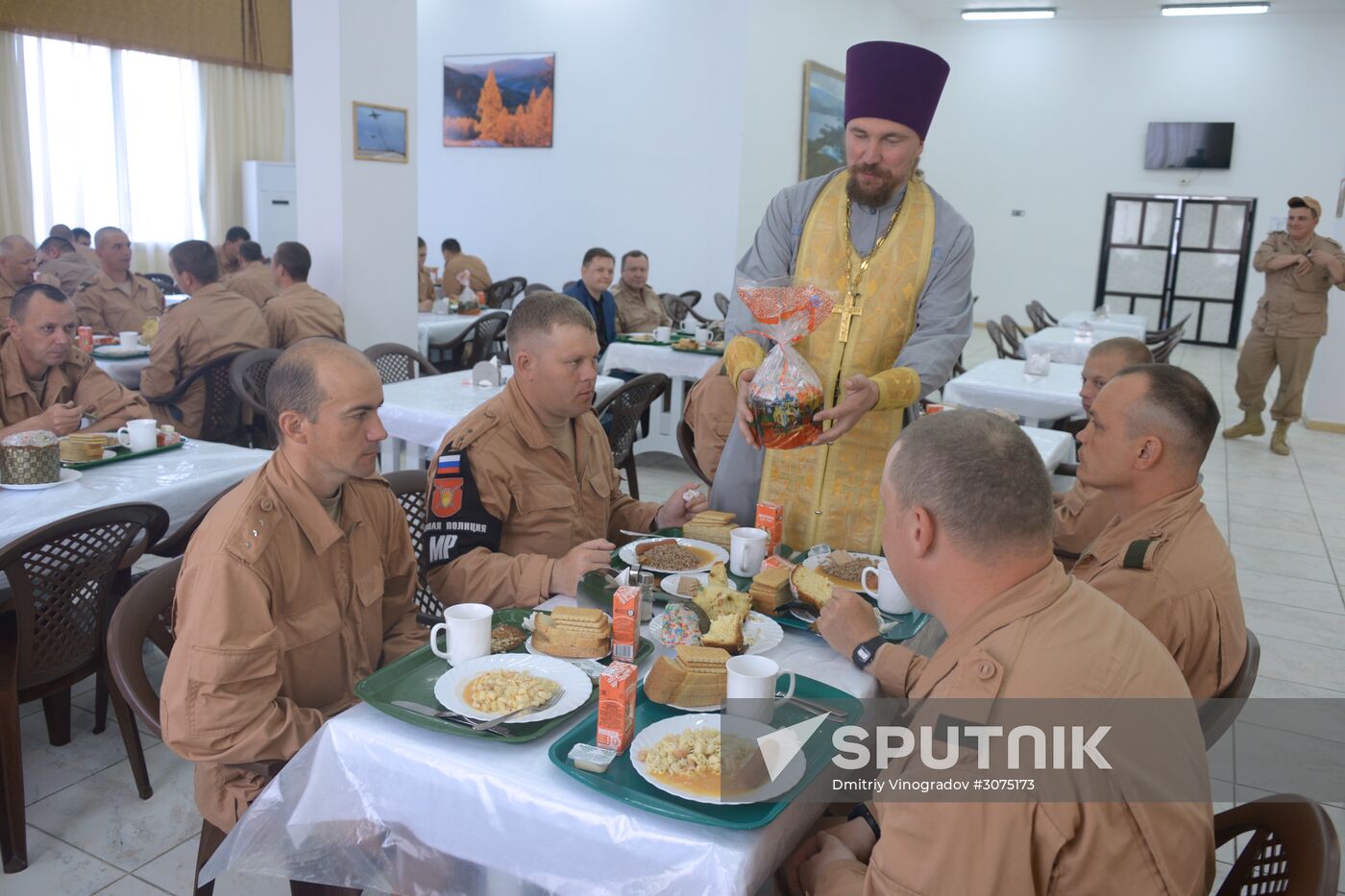 Easter cakes delivered to Russian soldiers in Syria from Moscow