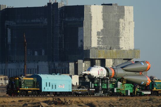 Soyuz FG carrier rocket with Soyuz MS-04 manned spacecraft moved to launch pad