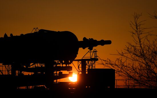 Soyuz FG carrier rocket with Soyuz MS-04 manned spacecraft moved to launch pad