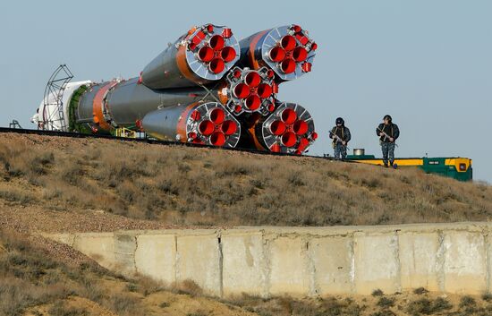 Soyuz FG carrier rocket with Soyuz MS-04 manned spacecraft moved to launch pad