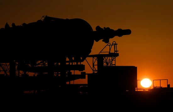 Soyuz FG carrier rocket with Soyuz MS-04 manned spacecraft moved to launch pad