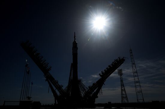 Soyuz FG carrier rocket with Soyuz MS-04 manned spacecraft moved to launch pad