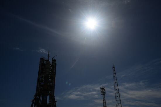 Soyuz FG carrier rocket with Soyuz MS-04 manned spacecraft moved to launch pad