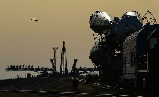 Soyuz FG carrier rocket with Soyuz MS-04 manned spacecraft moved to launch pad