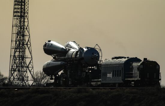 Soyuz FG carrier rocket with Soyuz MS-04 manned spacecraft moved to launch pad
