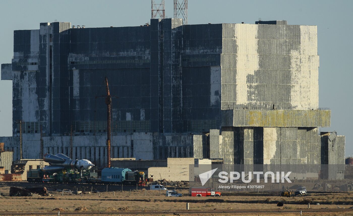 Soyuz FG carrier rocket with Soyuz MS-04 manned spacecraft moved to launch pad