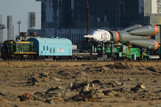 Soyuz FG carrier rocket with Soyuz MS-04 manned spacecraft moved to launch pad