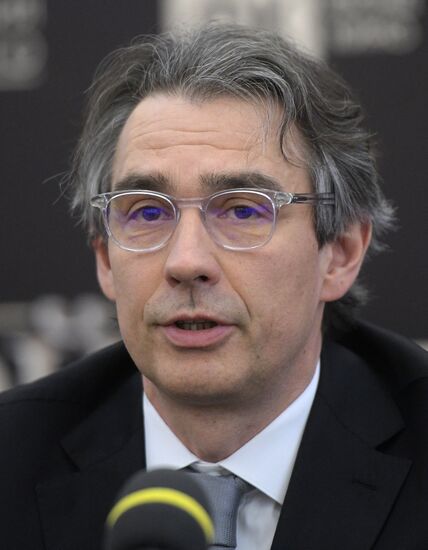 Press conference on Valery Todorovsky's movie "Large"