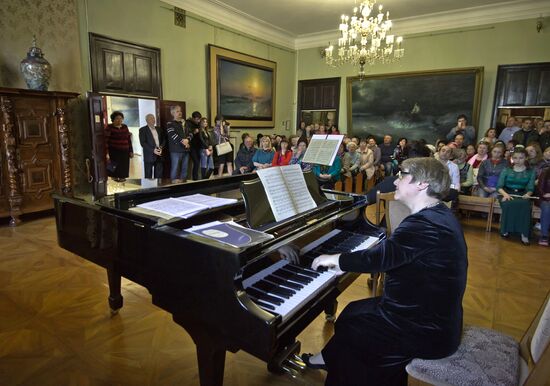 Unveiling Feodosia exhibition of Isaak Aivazovsky paintings from State Russian Museum collection