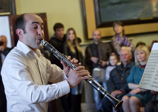 Unveiling Feodosia exhibition of Isaak Aivazovsky paintings from State Russian Museum collection