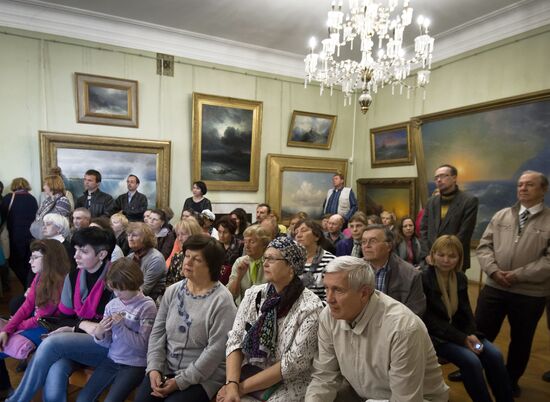 Unveiling Feodosia exhibition of Isaak Aivazovsky paintings from State Russian Museum collection