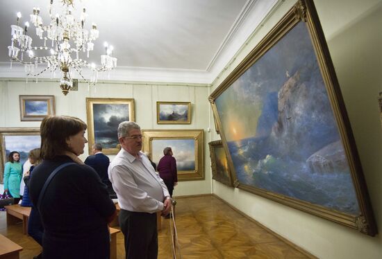 Unveiling Feodosia exhibition of Isaak Aivazovsky paintings from State Russian Museum collection