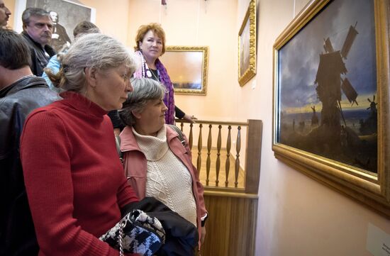 Unveiling Feodosia exhibition of Isaak Aivazovsky paintings from State Russian Museum collection