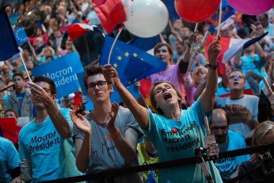 Presidential candidate Emmanuel Macron meets with supporters in Paris