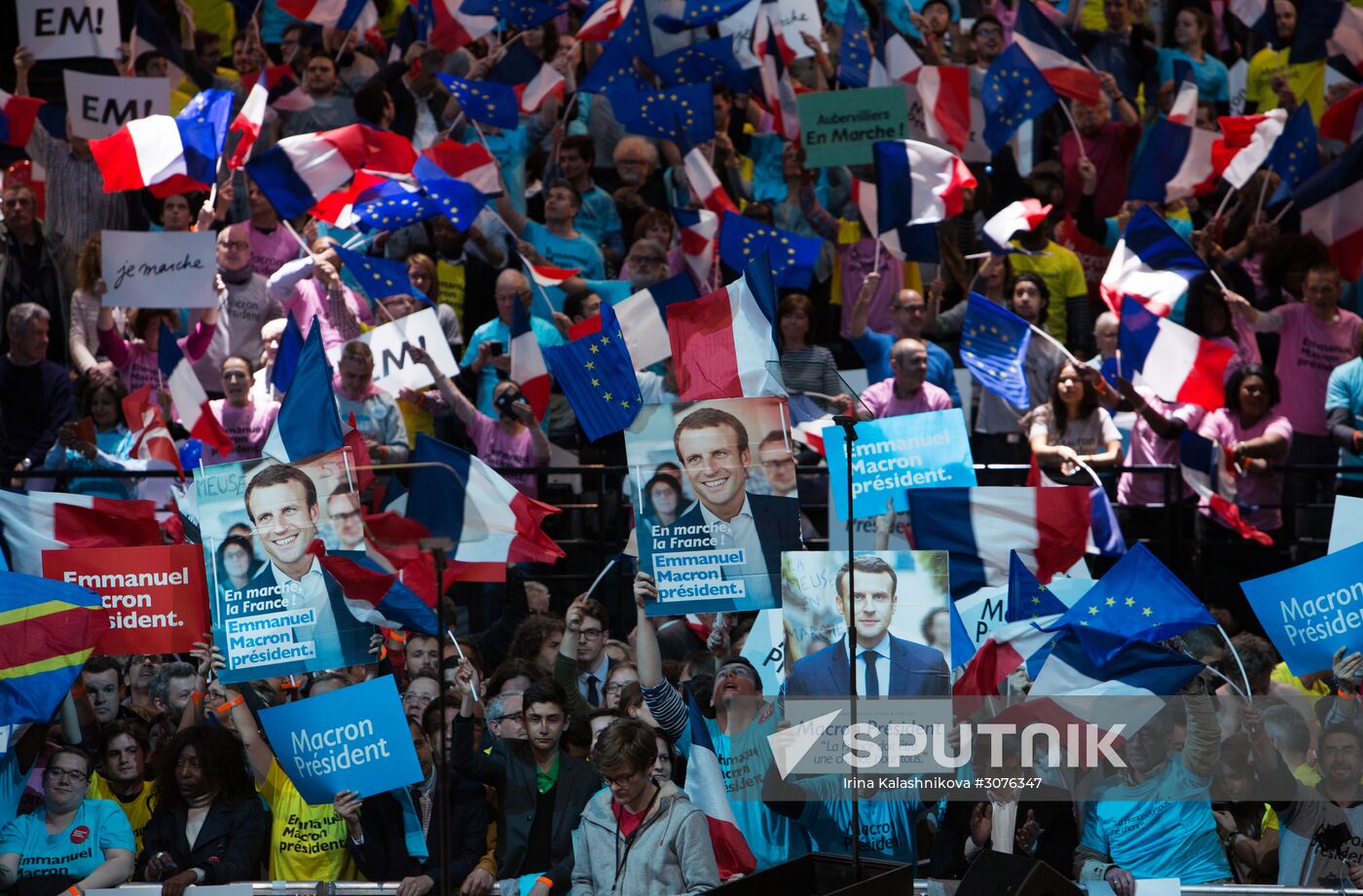 Presidential candidate Emmanuel Macron meets with supporters in Paris