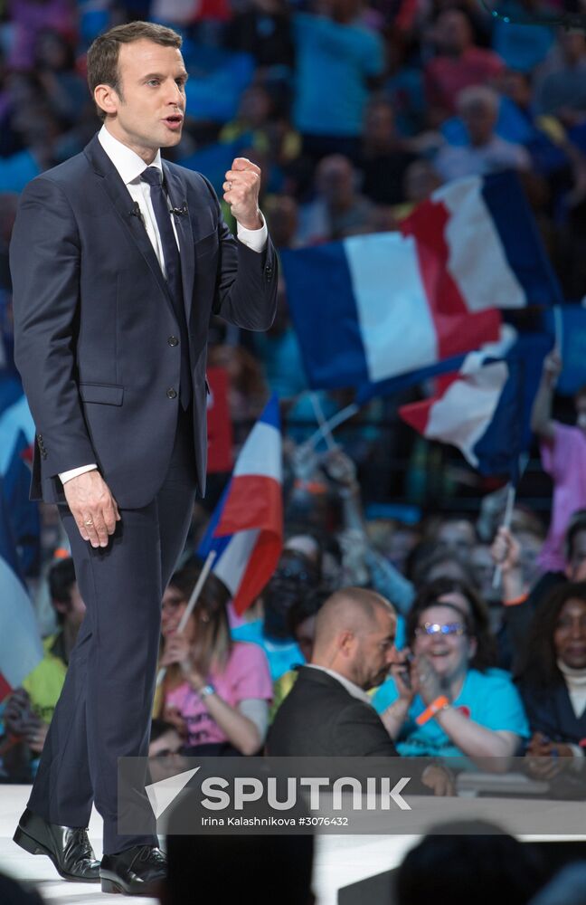 Presidential candidate Emmanuel Macron meets with supporters in Paris