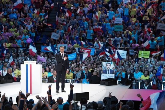 Presidential candidate Emmanuel Macron meets with supporters in Paris