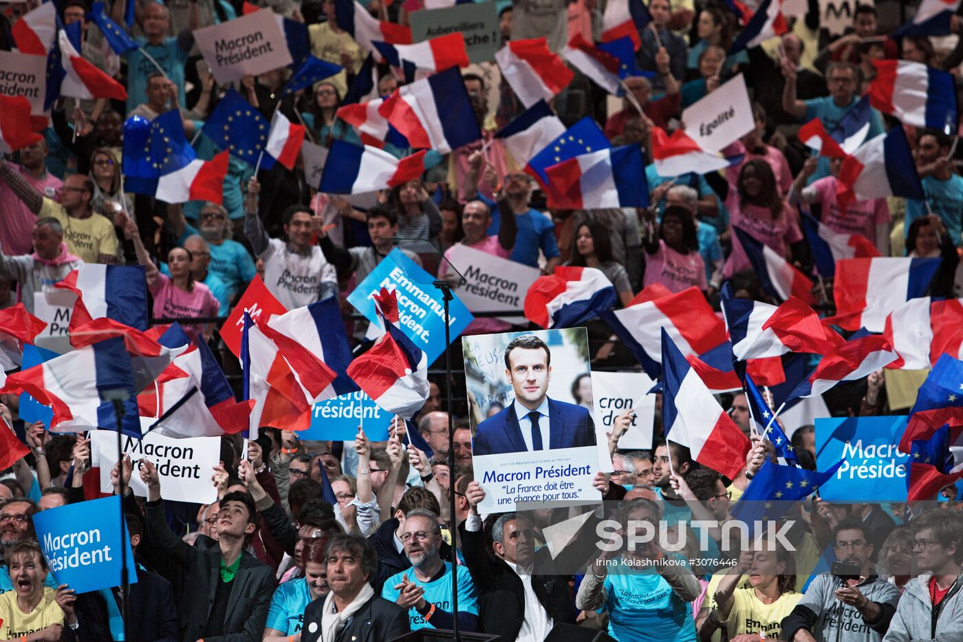 Presidential candidate Emmanuel Macron meets with supporters in Paris