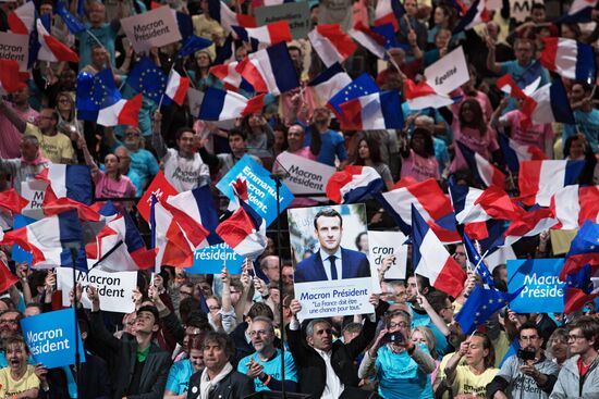 Presidential candidate Emmanuel Macron meets with supporters in Paris