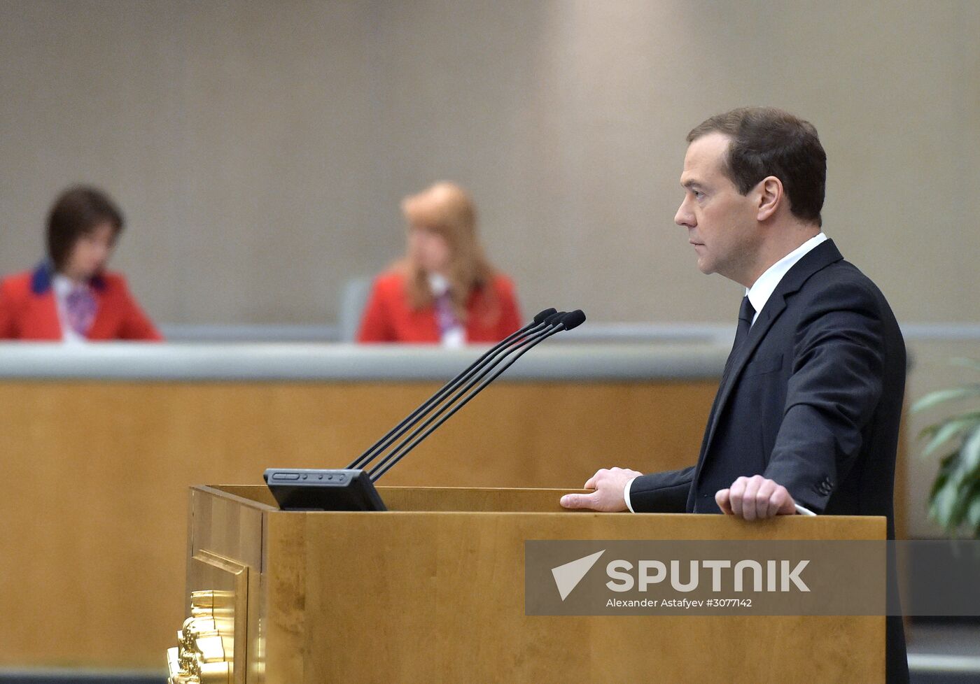 Prime Minister Medvedev speaks at State Duma meeting